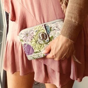 💙SOLD💙 Vera Bradley Turn Lock Wallet